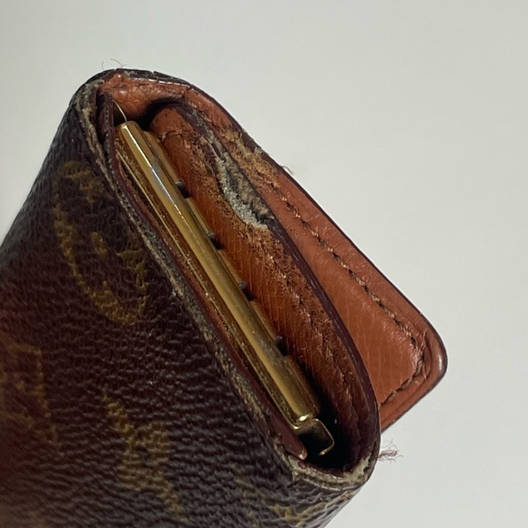 Louis Vuitton Monogram Key Case - Picture 7 of 12